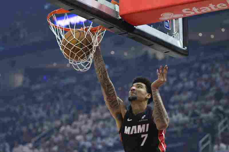 仙人指路!拉松拋傳輸送炮彈 韋爾起飛空接暴扣打停騎士