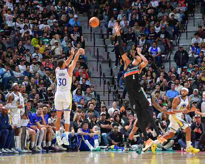 勇士VS馬刺裁判報告：1次漏判福克斯推人犯規 對勇士不利