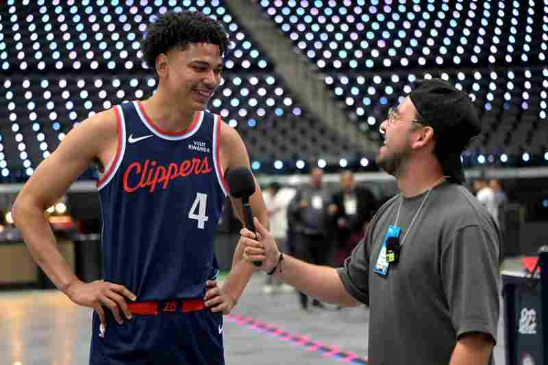 還有機會!哈登搶斷助科比·桑德斯反擊上籃造殺傷 追到差2分!