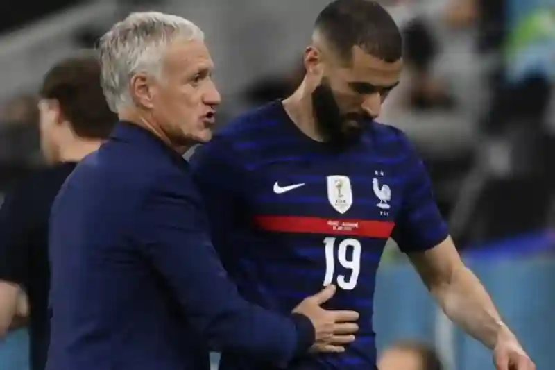 真相是啥？本澤馬傷情引發(fā)名譽(yù)官司，德尚起訴記者誹謗案開(kāi)庭