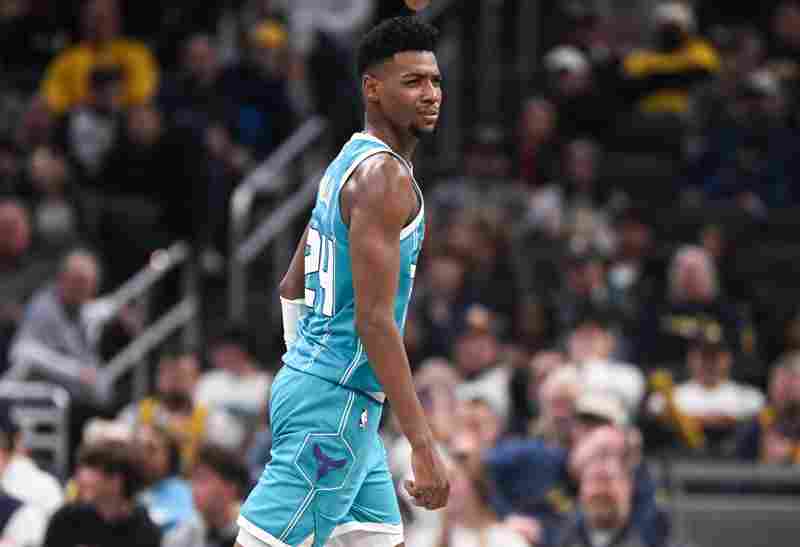 復(fù)出狀態(tài)不錯！布蘭登·米勒快攻中接球展翅翱翔 起飛暴扣