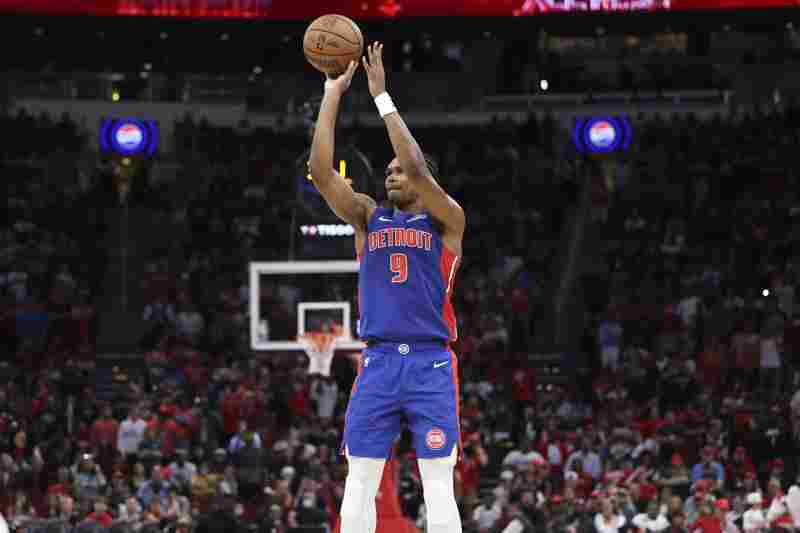 醉八仙！奧薩爾靠到西卡后失去平衡 他擰著身子后仰跳投穩穩命中