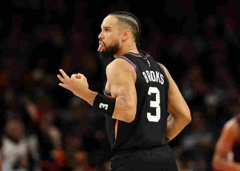 解說：狄龍來太陽后完全突破自我了 所以太陽雙子星是布克&狄龍？