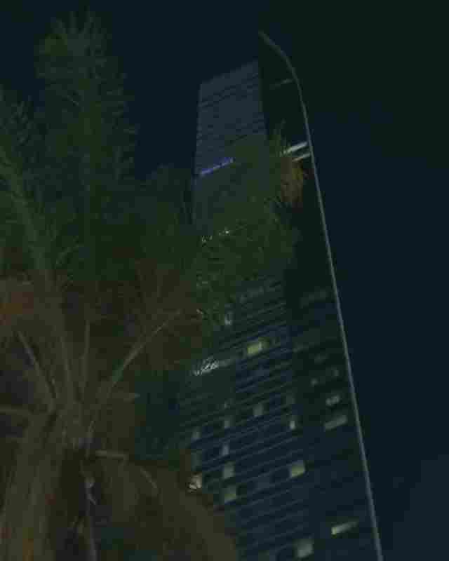 生活大于籃球!昨日洛城德比哈登帶著6歲兒子和母親現(xiàn)場看球