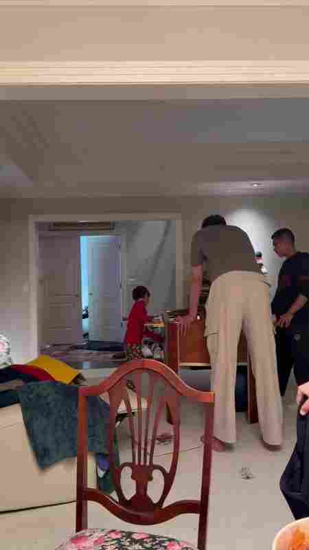 吃火雞！楊瀚森與女友、翻譯一同前往當?shù)厝A人家中過感恩節(jié)