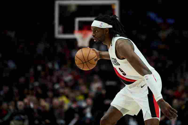 里突外投!格蘭特半場7中3拿到8分3板4助 三分4中2