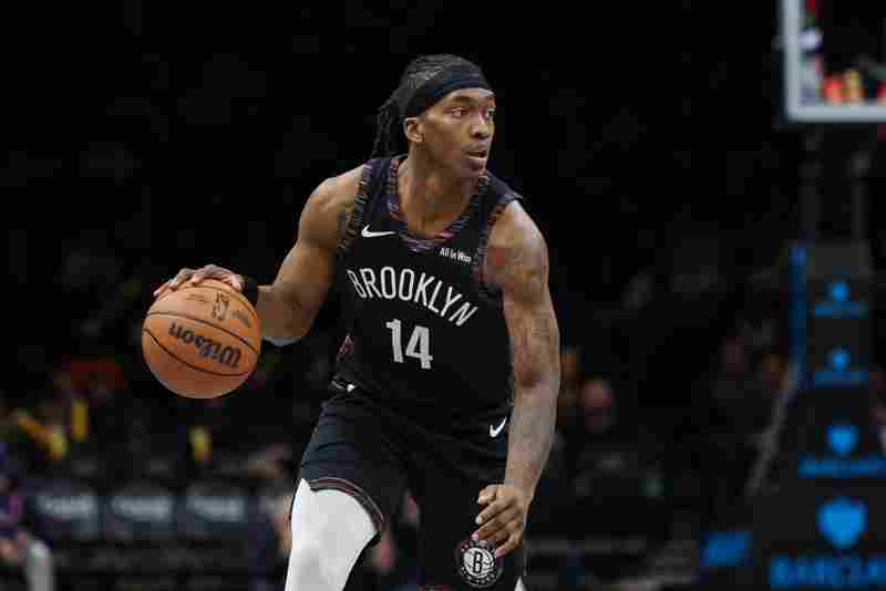 希望沒事啊!曼恩上籃重摔 堅持罰籃后返回更衣室